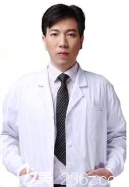 长沙亚韩艺术美胸研究中心指导医师易东风