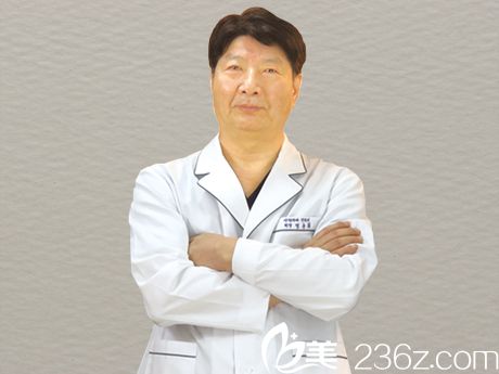 抚顺博爱医院医疗美容机构医师郑容辉