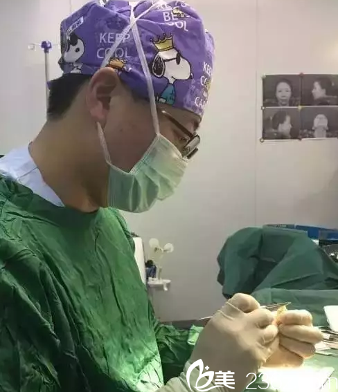 北京柏丽医疗美容门诊部李劲良院长工作照